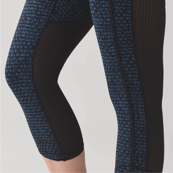 Lululemon - Deep Breath Crop - Shatter Weave - Desert Teal/Alberta Lake - Size 6 - Picture 6 of 7